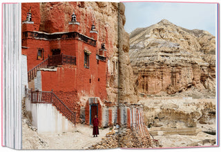 The New York Times Explorer. 100 Dream Trips Around the World From the Algarve to Xian